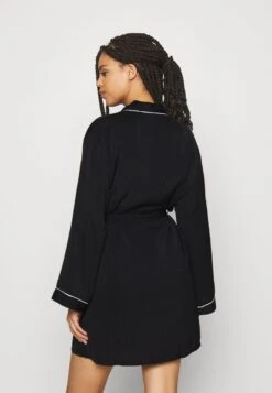 Anna Field AMANDA SATIN DRESSING GOWN - Bademantel - Black -Anna Field 2ed7ad8212184e4ca1dc1b97ba75f567