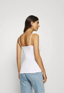 Anna Field 2 PACK - Top - White/black 10 Anna Field 2 PACK - Top - White/black -Anna Field 75f476cf5f4e4cbba8c6d13bba711e24