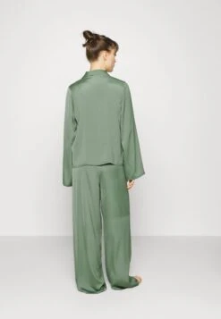 Anna Field Nachtwäsche Set - Khaki -Anna Field d99800aab6a04a76924dd171ae26b304